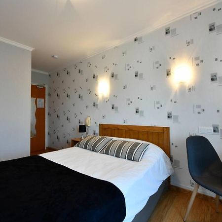 Logis Chez Germaine Hotel Geus-d'Oloron Bagian luar foto