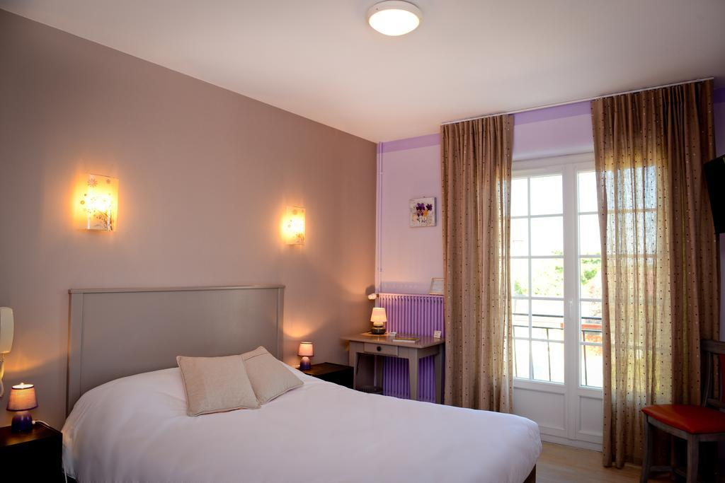 Logis Chez Germaine Hotel Geus-d'Oloron Ruang foto