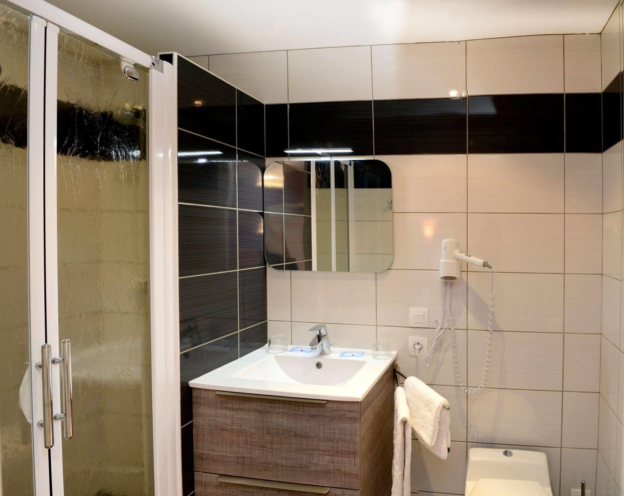 Logis Chez Germaine Hotel Geus-d'Oloron Bagian luar foto