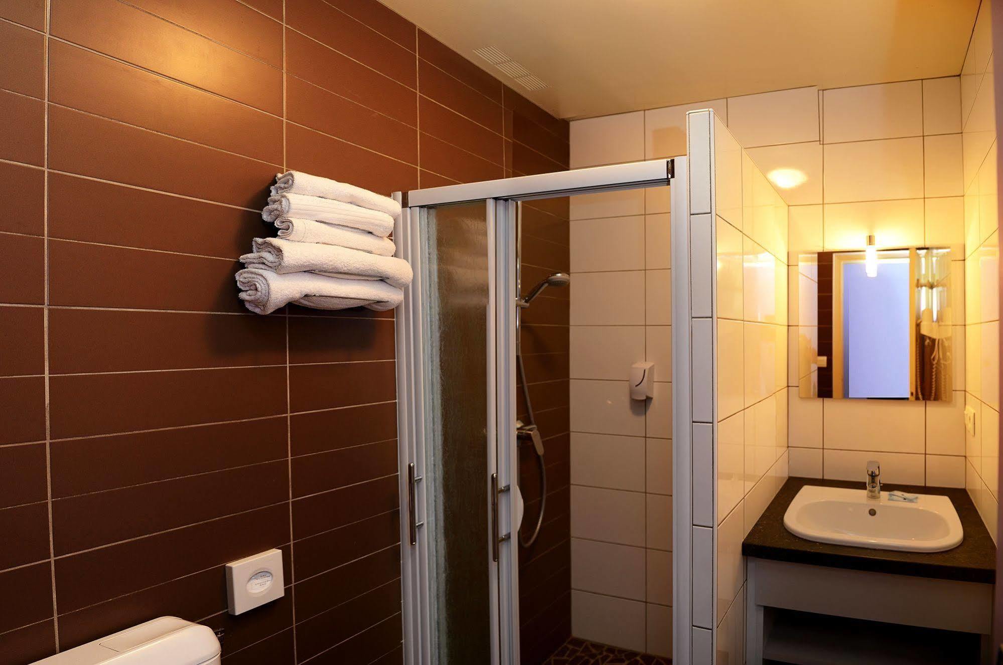 Logis Chez Germaine Hotel Geus-d'Oloron Bagian luar foto
