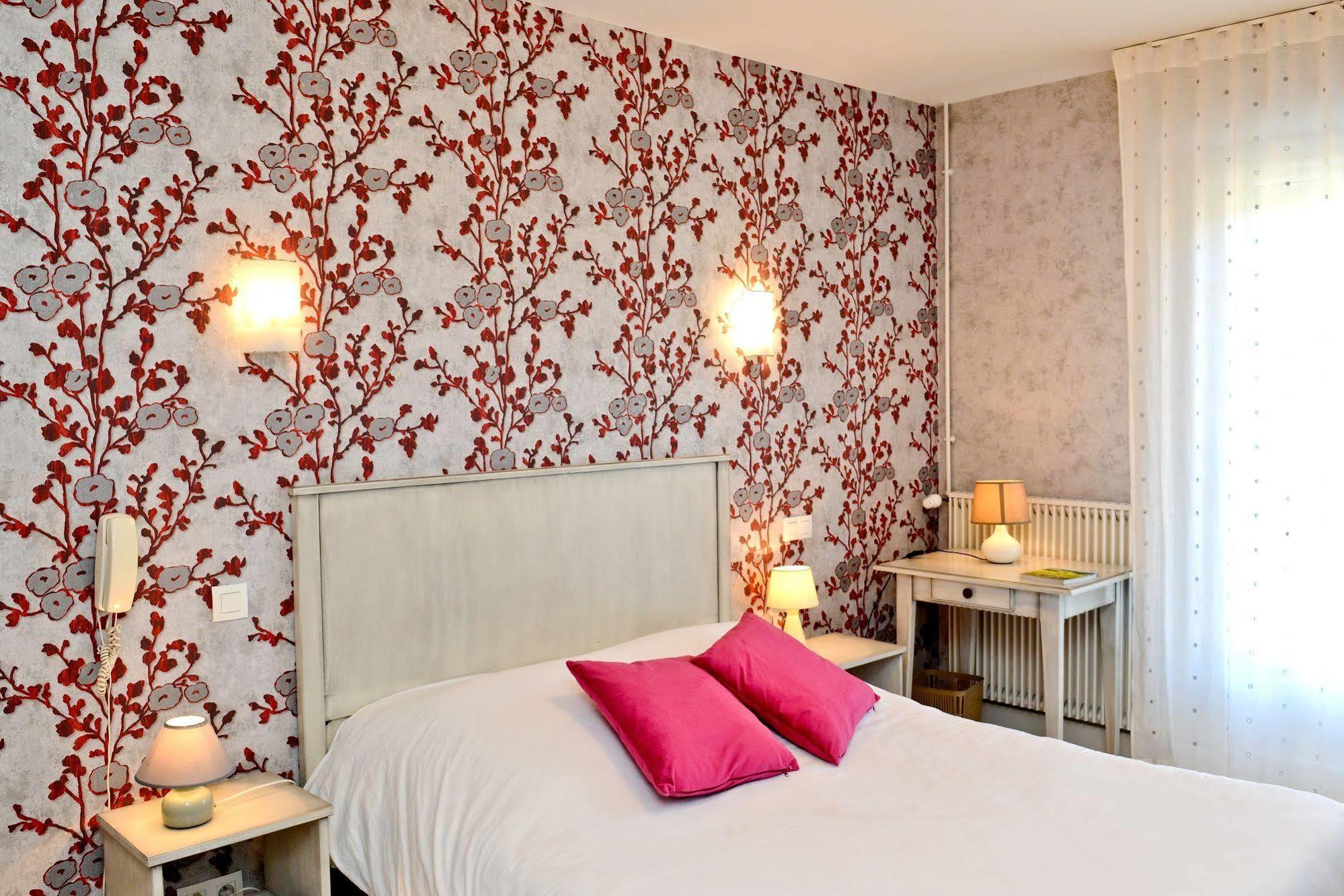 Logis Chez Germaine Hotel Geus-d'Oloron Bagian luar foto