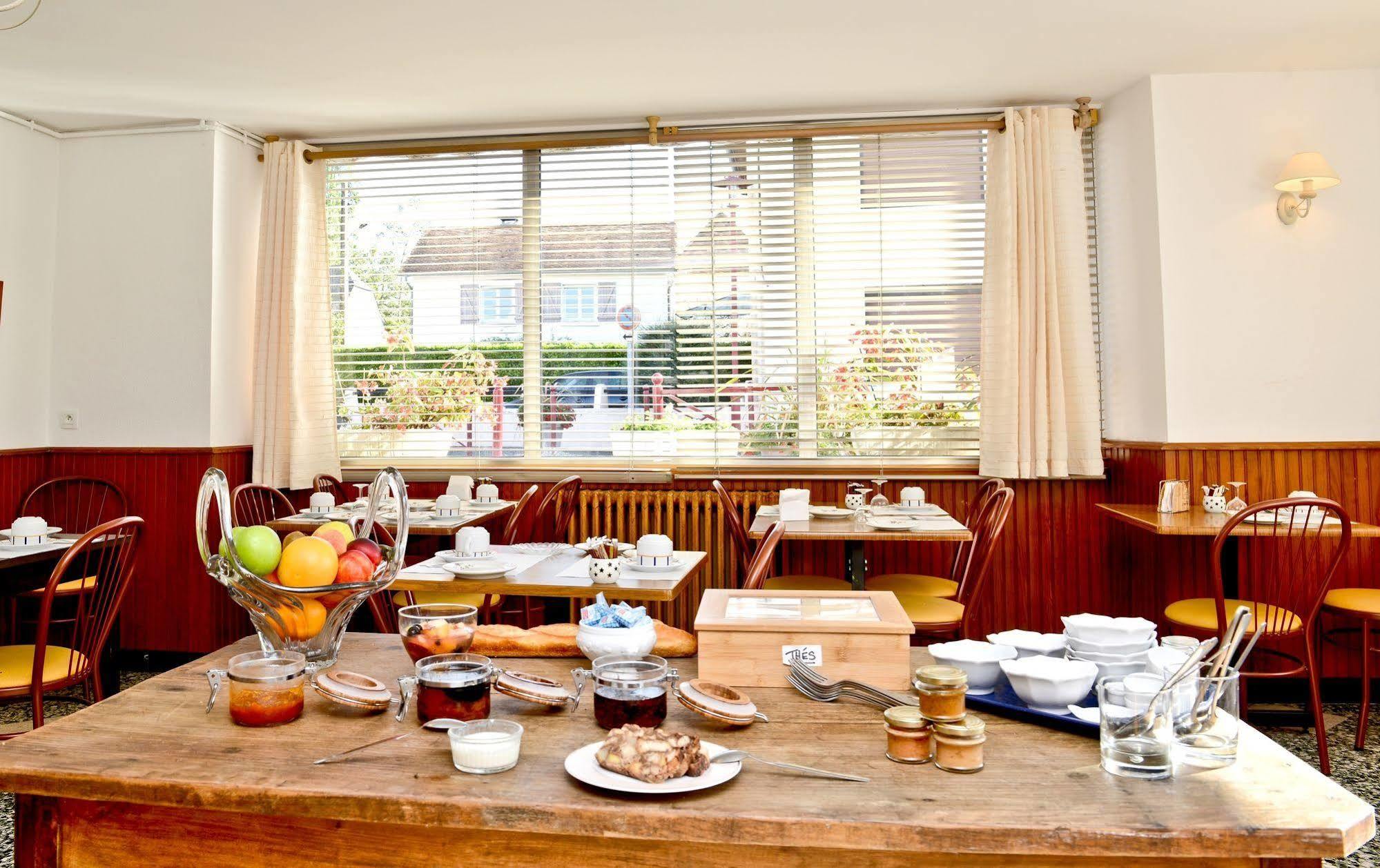Logis Chez Germaine Hotel Geus-d'Oloron Bagian luar foto