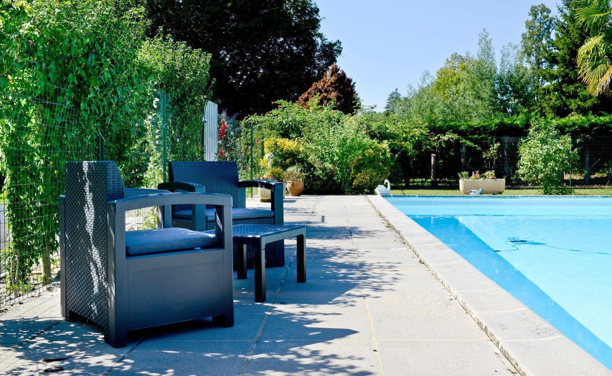 Logis Chez Germaine Hotel Geus-d'Oloron Bagian luar foto